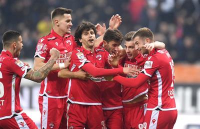 DINAMO - FCSB 2-1 // VIDEO + FOTO Cu lotul jupuit, „câinii” câștigă în fața celei mai bogate echipe din Liga 1, după un Derby de poveste