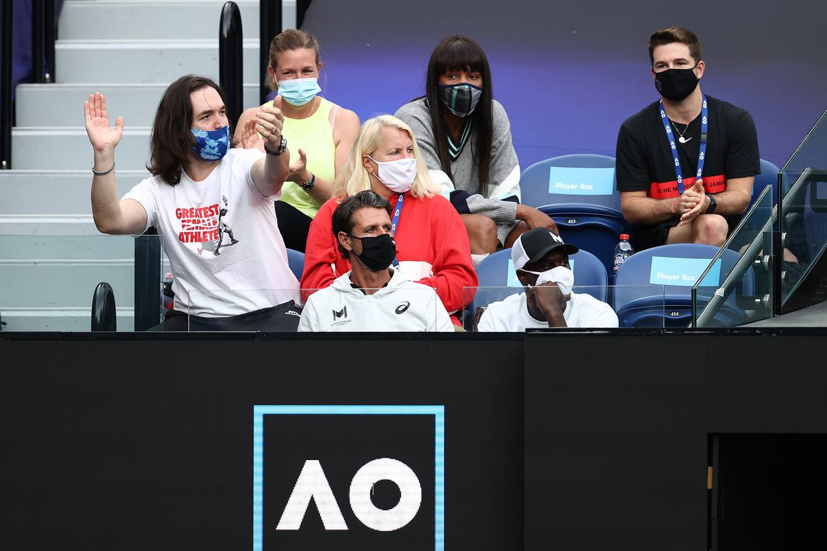 FOTO Mesaj manifest al apropiaților Serenei Williams! Ce scria pe tricourile purtate la meciul cu Simona Halep
