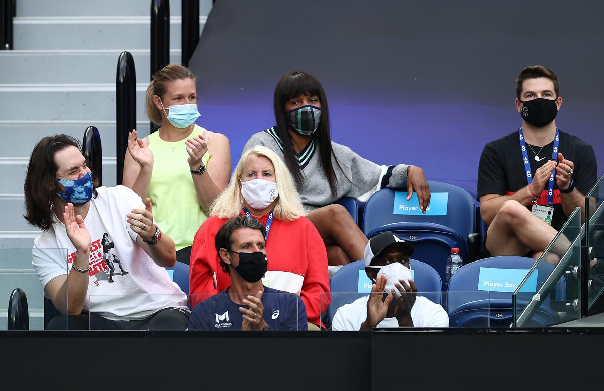 FOTO Mesaj manifest al apropiaților Serenei Williams! Ce scria pe tricourile purtate la meciul cu Simona Halep