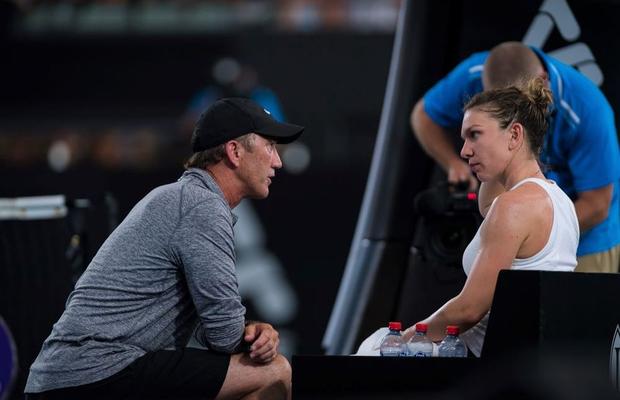 Ce a remarcat Geambaşu în jocul Simonei Halep: „Ezitantă, cu mâna rigidă, marcată de importanța întâlnirii, prea respectuoasă cu istoria de dincolo de fileu” + Reproş pentru Cahill