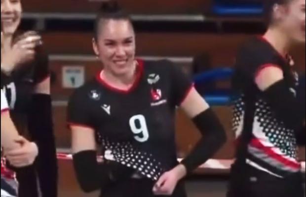 Mișcările incredibile prin care a vrut să distragă atenția în meciul din Liga Campionilor »  Ce a urmat: „Sunt copleșită”