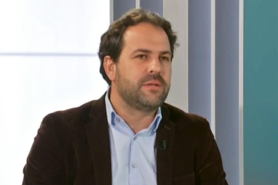 Valentin Popescu Valentin Popescu, specialist în marketing sportiv: „Dacă nu ești pe rețelele de socializare, nu exiști!”