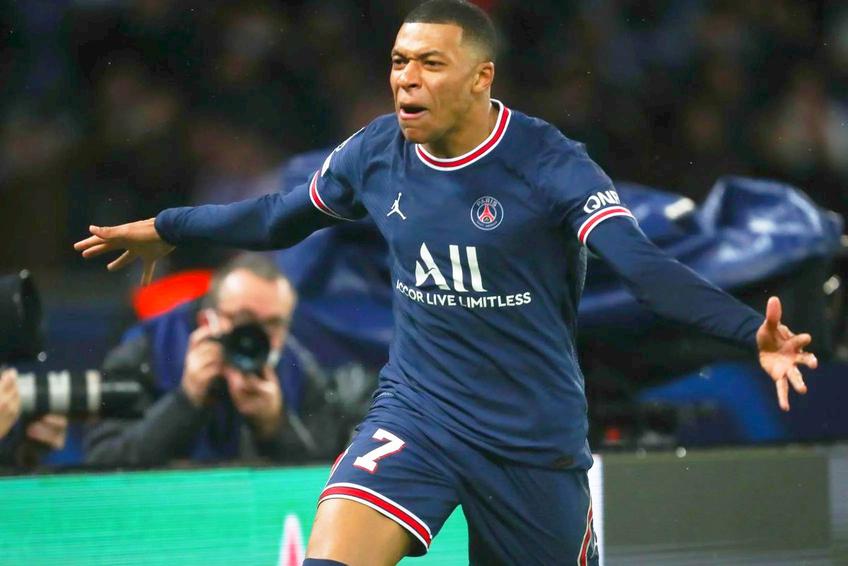 Kylian Mbappe (23 de ani) era dat ca sigur la Real Madrid, dar prestația modestă a spaniolilor de aseară, 0-1 cu PSG în manșa tur a „optimilor” Champions League, l-ar fi pus pe gânduri pe superstartul parizienilor.