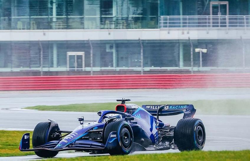 Noul monopost Williams FW44 scos pe circuit la Silverstone