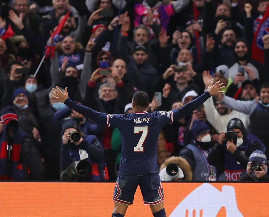 Kylian Mbappé// Foto: Twitter Fenomenul Mbappe » Starul lui PSG e fotbalistul momentului: „E un extraterestru!”