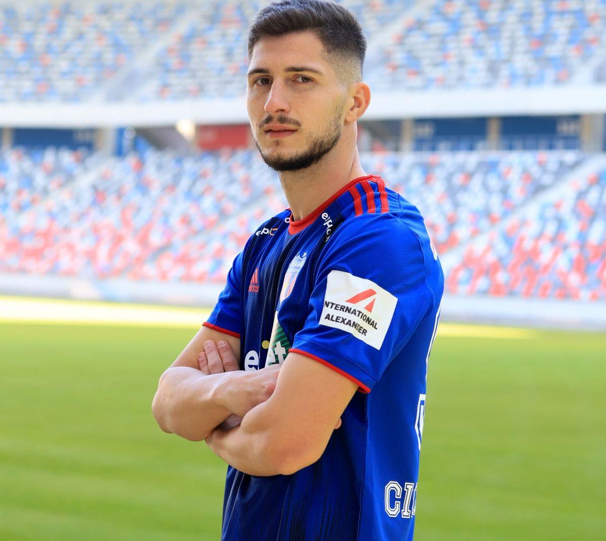 Steaua i-a transferat pe Cosmin Ciocoteală și Mahadi Mahrez Kayondo: imagini de la prezentare