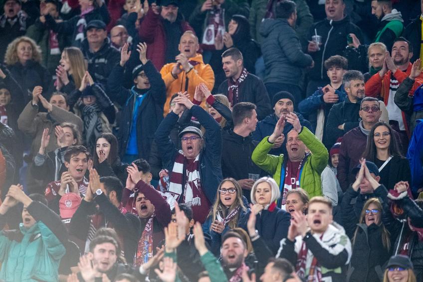 Duelul dintre Lazio și CFR Cluj, turul play-off-ului pentru „optimile” Conference League, nu a trezit mult interes la Roma. Aproximativ 1.000 de suporteri români sunt prezenți pe „Olimpico”.
