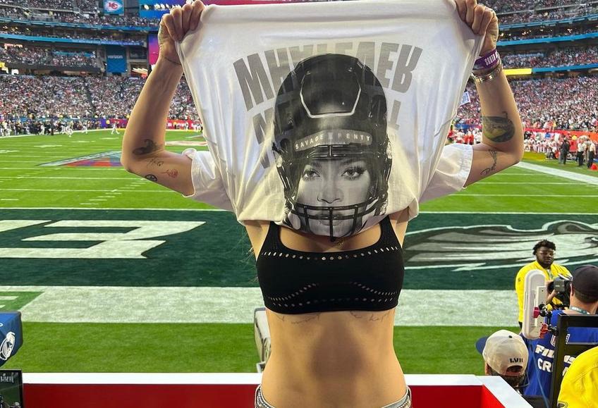 Actrița Cara Delevingne (30 de ani) i-a adus un omagiu interpretei Rihanna (34 de ani), chiar în timpul Super Bowl LVII.