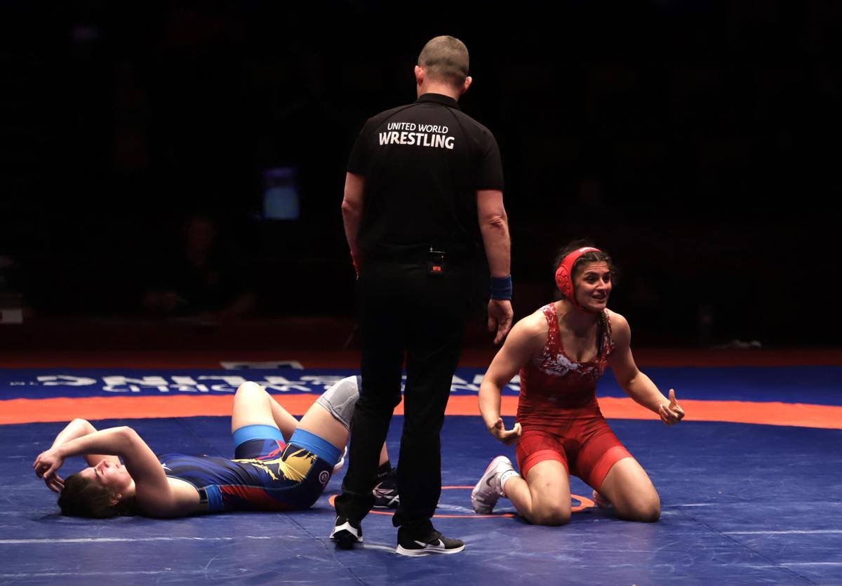 Două medalii de argint pentru România la Campionatele Europene de lupte de la București
