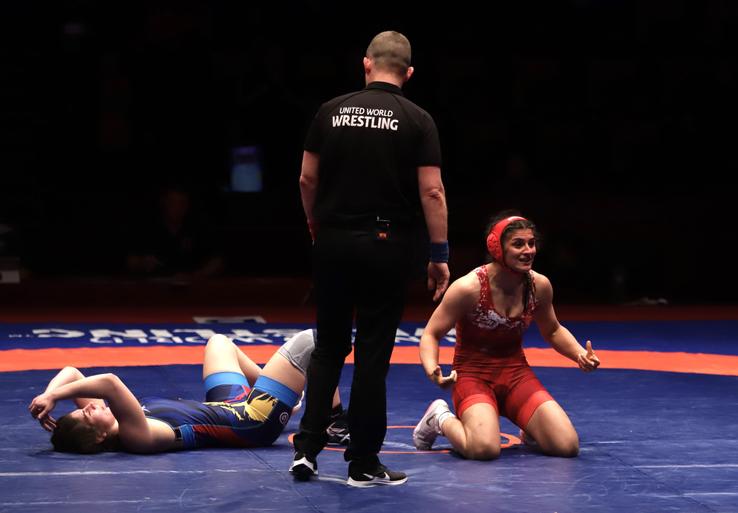 Alexandra Anghel (stânga) în finala Campionatelor Europene de la București  FOTO Dumitru Angelescu Libertatea