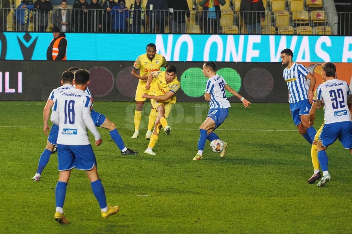 Altfel de știri de la Petrolul - Poli Iași 2-1 » Grădinița de acasă, arbitrii, „refacere” cu tobă și slănină + Andreea Hanca s-a accidentat