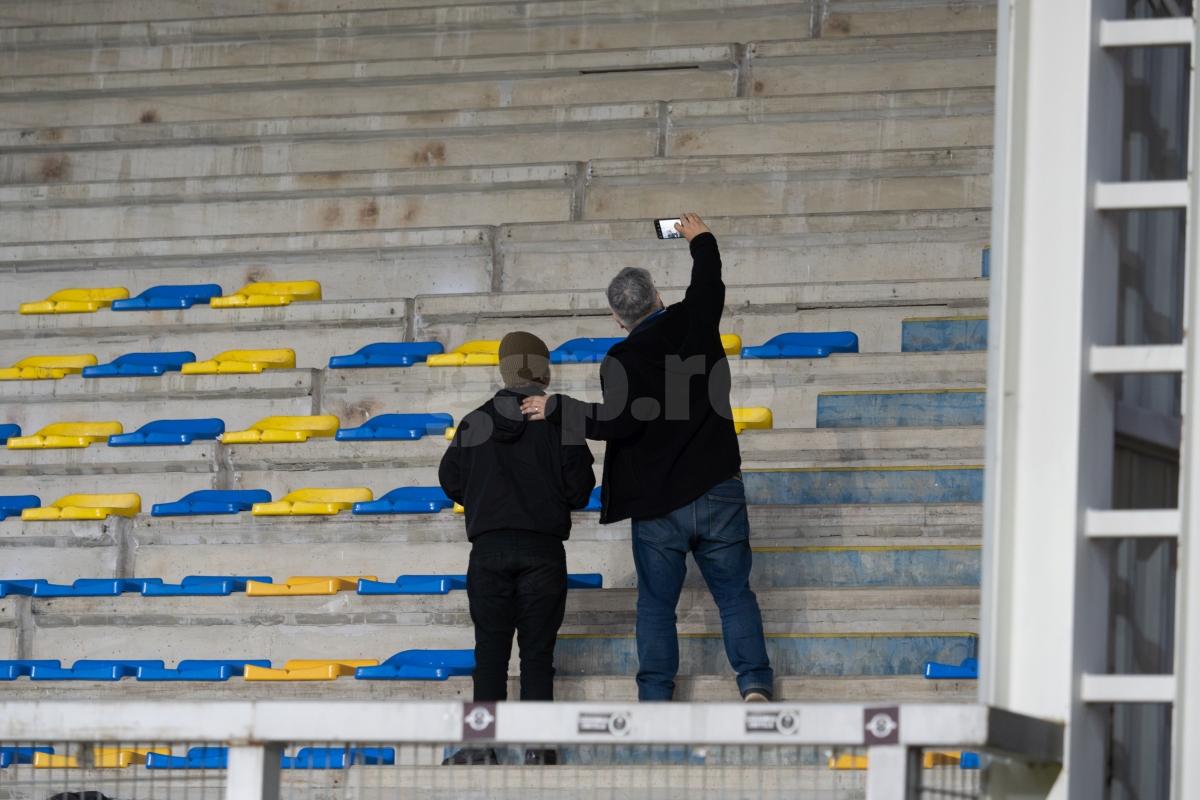 Petrolul - Poli Iași 2-1. Doi suporteri ieșeni au venit la Ploiești