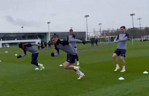 Postecoglou a răspuns la toate întrebările despre Radu Drăgușin: „Știa unde vine!”