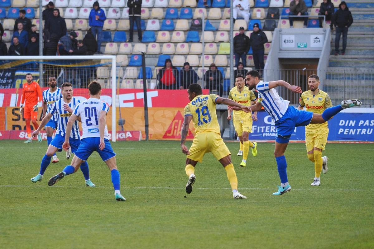 Altfel de știri de la Petrolul - Poli Iași 2-1 » Grădinița de acasă, arbitrii, „refacere” cu tobă și slănină + Andreea Hanca s-a accidentat