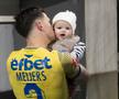 Petrolul - Poli Iași 2-1. Jucătorii au petrecut cu copiii FOTO Ionuț Iordache