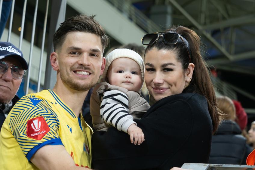 Petrolul - Poli Iași 2-1. Jucătorii au petrecut cu copiii FOTO Ionuț Iordache