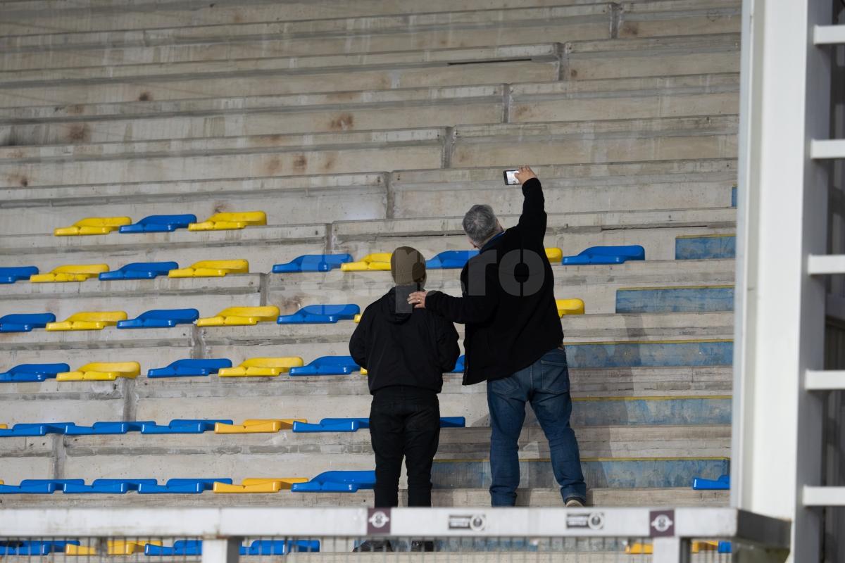 Petrolul - Poli Iași 2-1. Doi suporteri ieșeni au venit la Ploiești