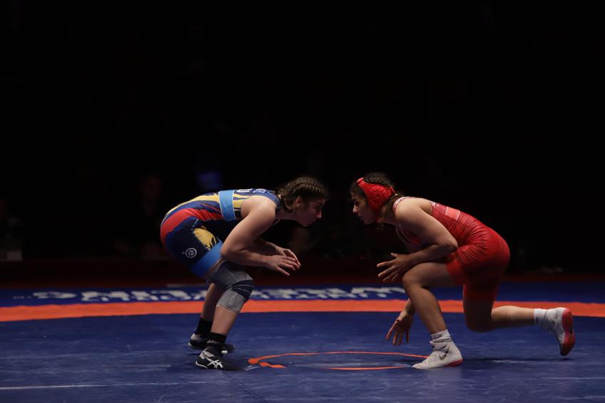 Alexandra Anghel (stânga) versus Nesrin Bas FOTO Dumitru Angelescu (Libertatea)