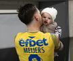 Petrolul - Poli Iași 2-1. Jucătorii au petrecut cu copiii FOTO Ionuț Iordache