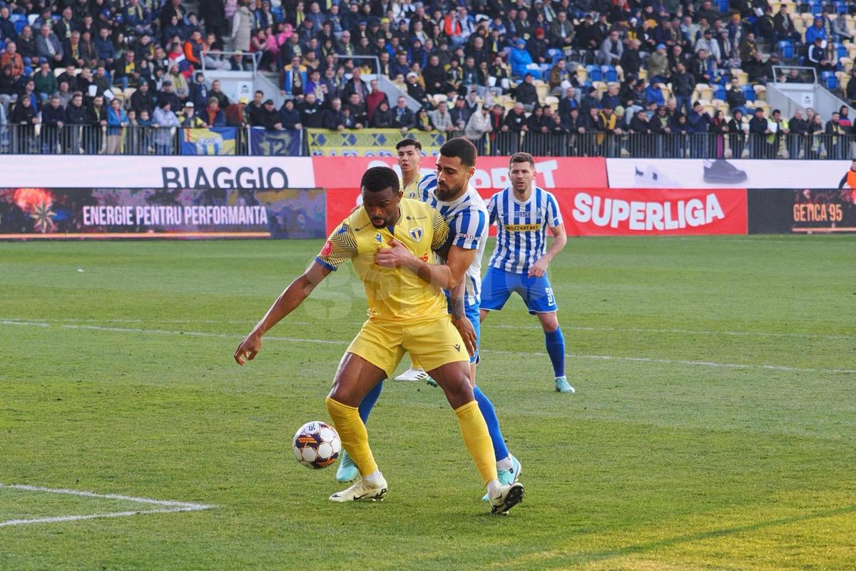 Altfel de știri de la Petrolul - Poli Iași 2-1 » Grădinița de acasă, arbitrii, „refacere” cu tobă și slănină + Andreea Hanca s-a accidentat