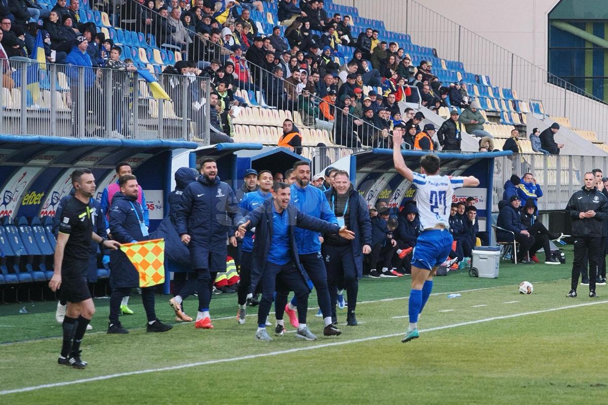 Altfel de știri de la Petrolul - Poli Iași 2-1 » Grădinița de acasă, arbitrii, „refacere” cu tobă și slănină + Andreea Hanca s-a accidentat