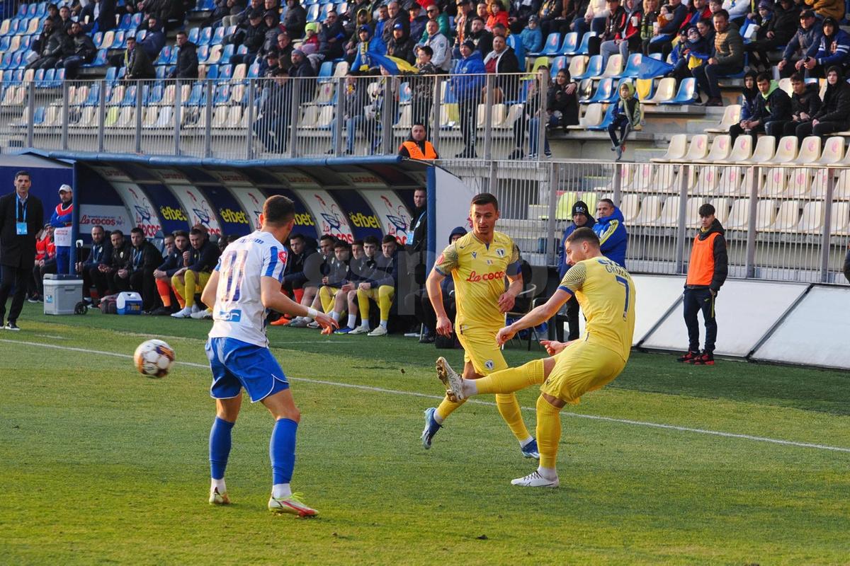 Altfel de știri de la Petrolul - Poli Iași 2-1 » Grădinița de acasă, arbitrii, „refacere” cu tobă și slănină + Andreea Hanca s-a accidentat