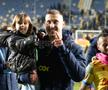 Petrolul - Poli Iași 2-1. Jucătorii au petrecut cu copiii FOTO Ionuț Iordache