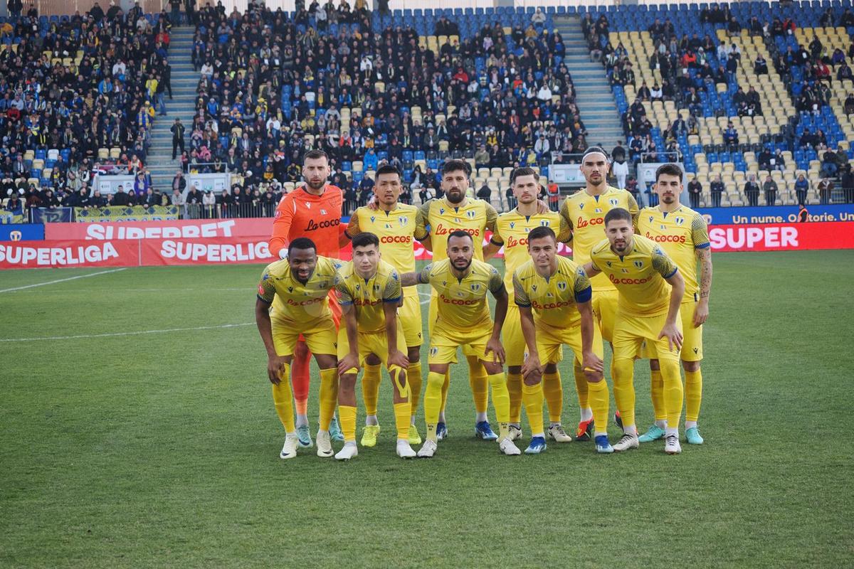 Altfel de știri de la Petrolul - Poli Iași 2-1 » Grădinița de acasă, arbitrii, „refacere” cu tobă și slănină + Andreea Hanca s-a accidentat