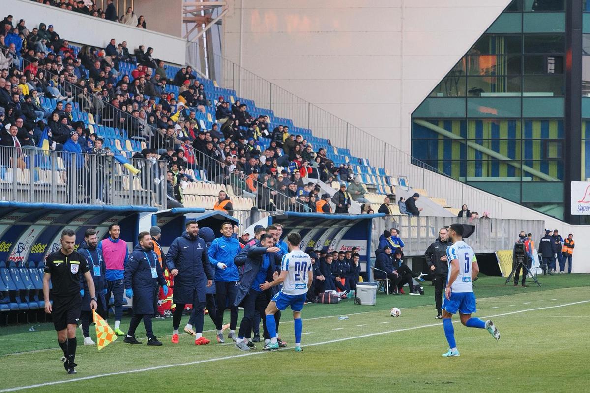 Altfel de știri de la Petrolul - Poli Iași 2-1 » Grădinița de acasă, arbitrii, „refacere” cu tobă și slănină + Andreea Hanca s-a accidentat