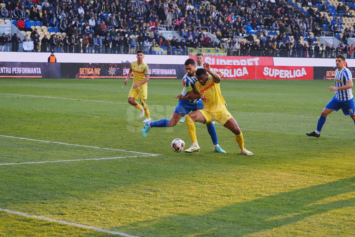 Altfel de știri de la Petrolul - Poli Iași 2-1 » Grădinița de acasă, arbitrii, „refacere” cu tobă și slănină + Andreea Hanca s-a accidentat