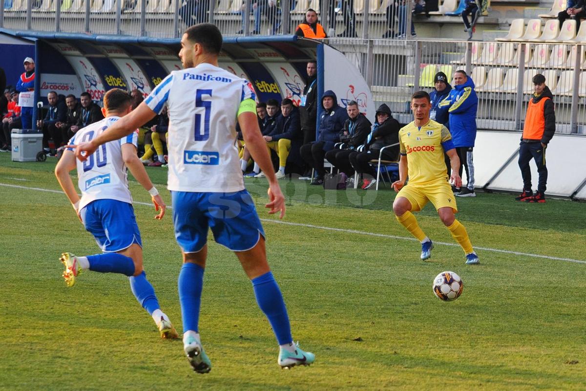 Altfel de știri de la Petrolul - Poli Iași 2-1 » Grădinița de acasă, arbitrii, „refacere” cu tobă și slănină + Andreea Hanca s-a accidentat