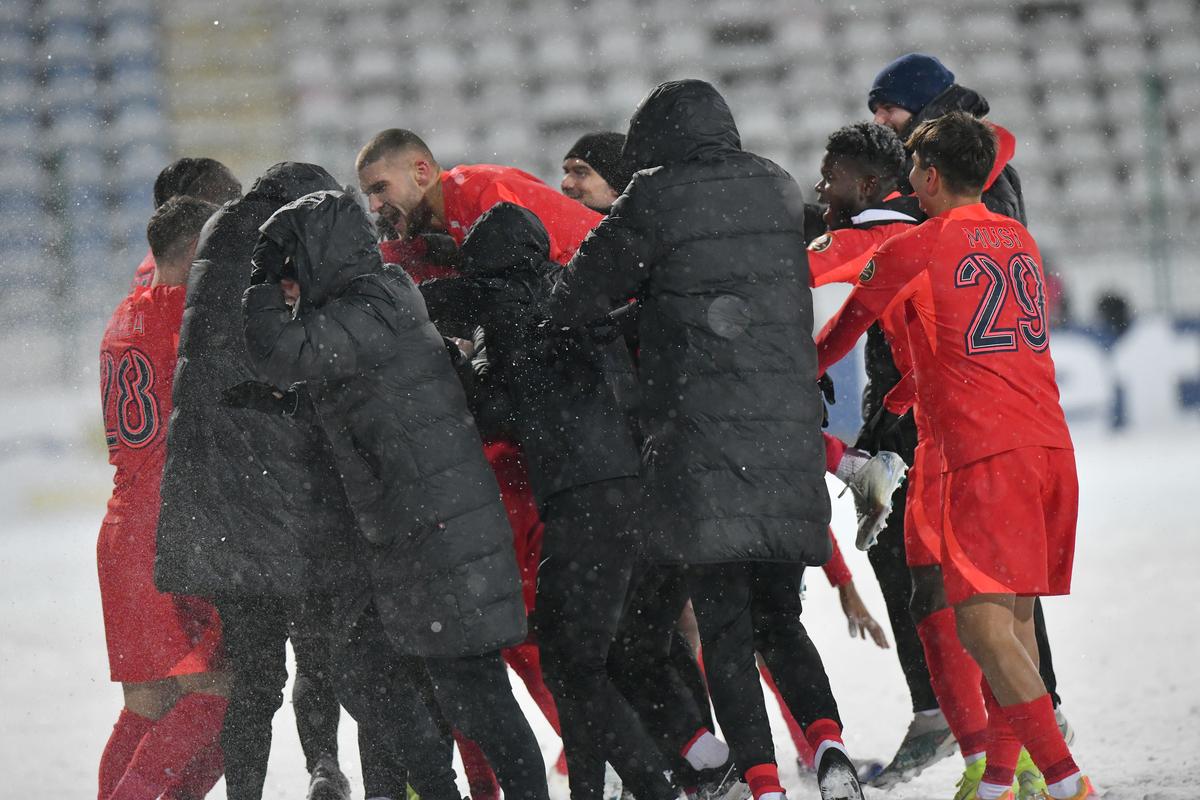 Gloria Buzău - FCSB, disputat pe ninsoare, foto: Cristi Preda / GSP // 16.02.2025