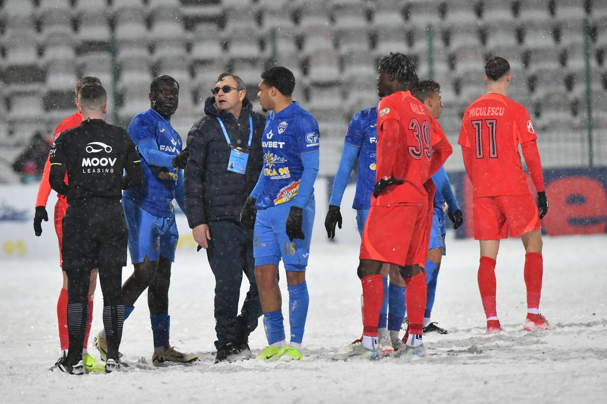 Gloria Buzău - FCSB, disputat pe ninsoare, foto: Cristi Preda / GSP // 16.02.2025