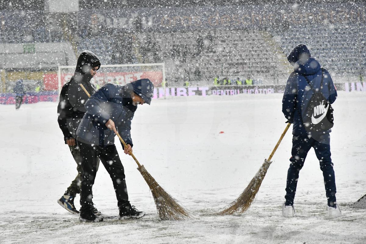 Eugen Neagoe dă vina pe autorități pentru situația de la Buzău - FCSB: „Nu mă ascultă nimeni! Sunt doi muncitori, săracii...”