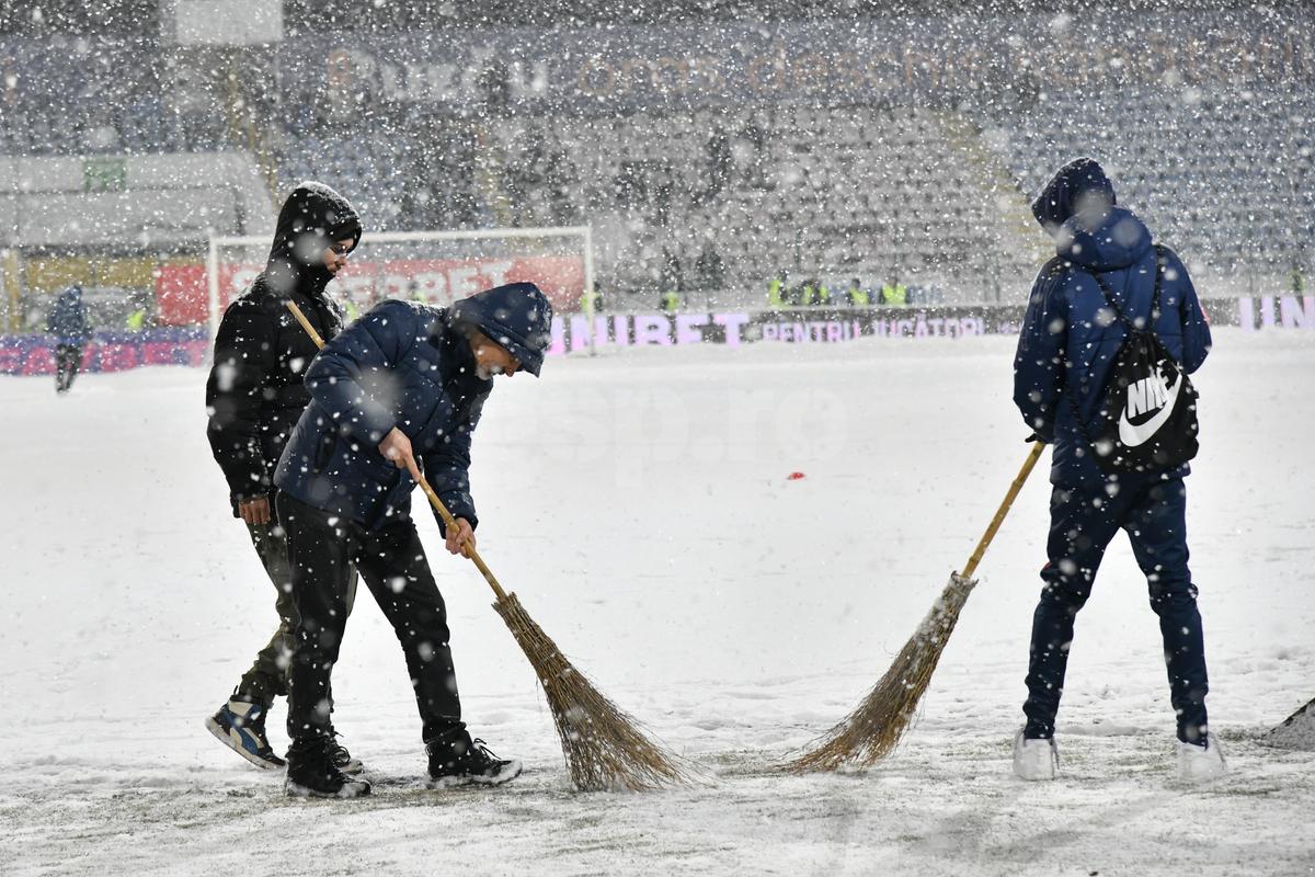 Imagini cu zăpada de la Buzău, înaintea meciului Gloria - FCSB