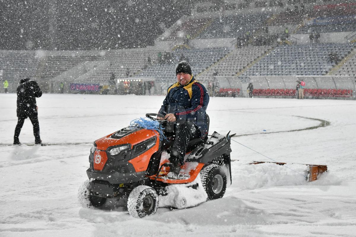 Imagini cu zăpada de la Buzău, înaintea meciului Gloria - FCSB