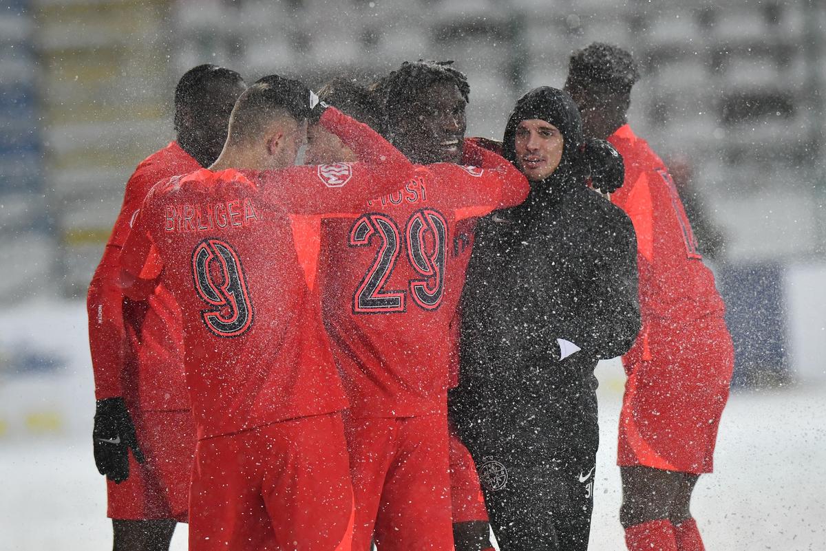 Gloria Buzău - FCSB, disputat pe ninsoare, foto: Cristi Preda / GSP // 16.02.2025