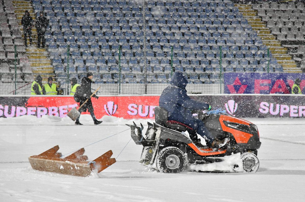 Eugen Neagoe dă vina pe autorități pentru situația de la Buzău - FCSB: „Nu mă ascultă nimeni! Sunt doi muncitori, săracii...”