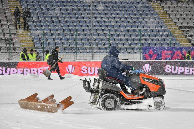 Improvizația prin care buzoienii vor să îndepărteze zăpada / Imagini: Cristi Preda (GSP.ro)