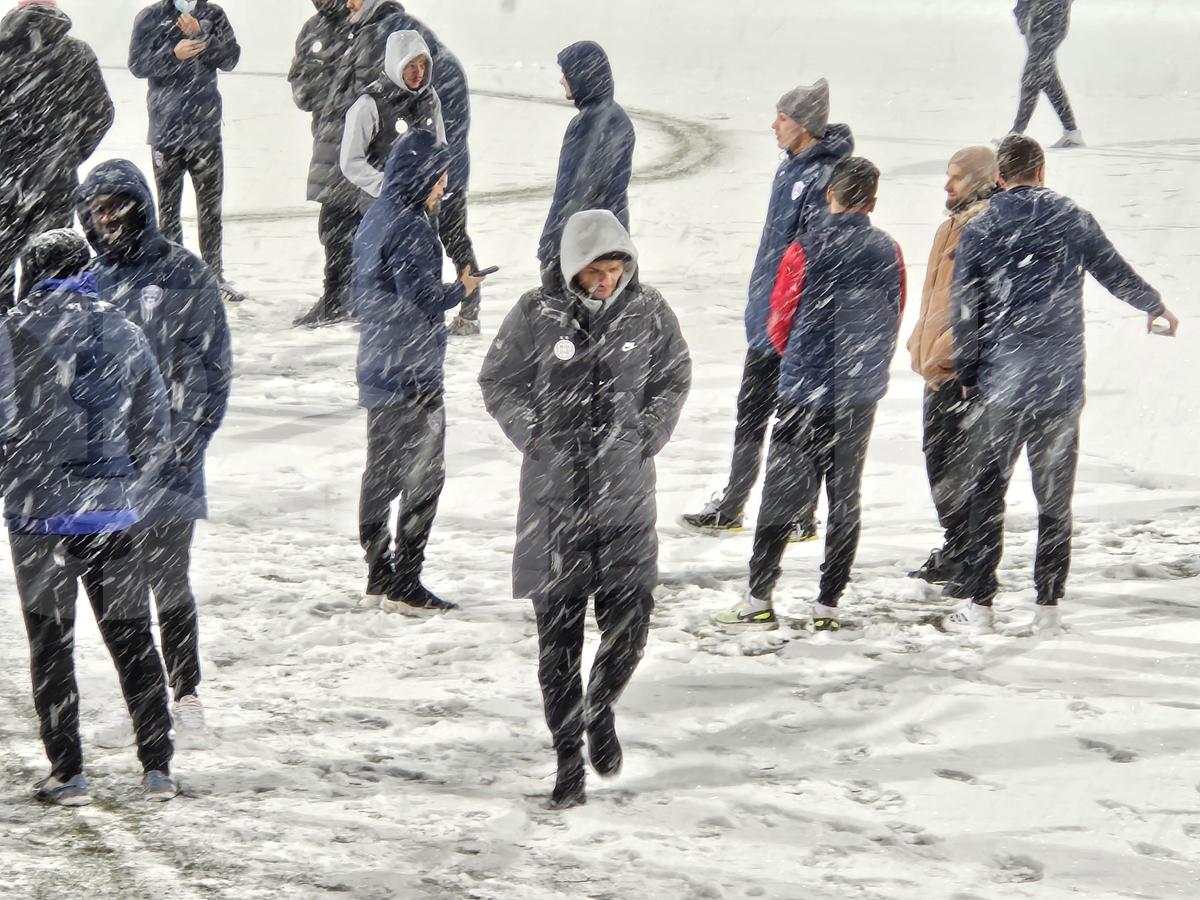 Cel mai aclamat fotbalist de la FCSB în nămeții de la Buzău » Apelul crainicului: „Să îl aplaudăm!”