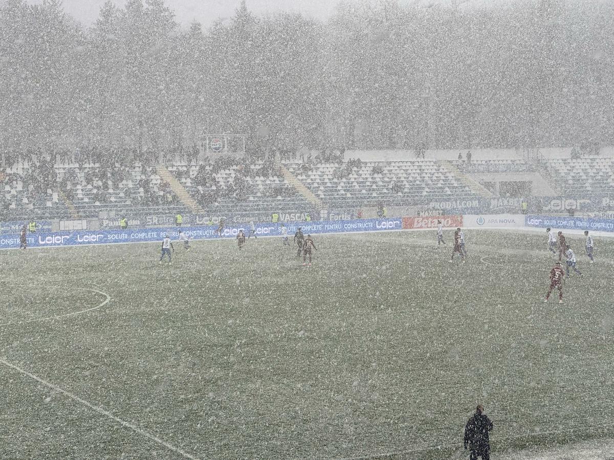 Imagini din Poli Iași - CFR Cluj