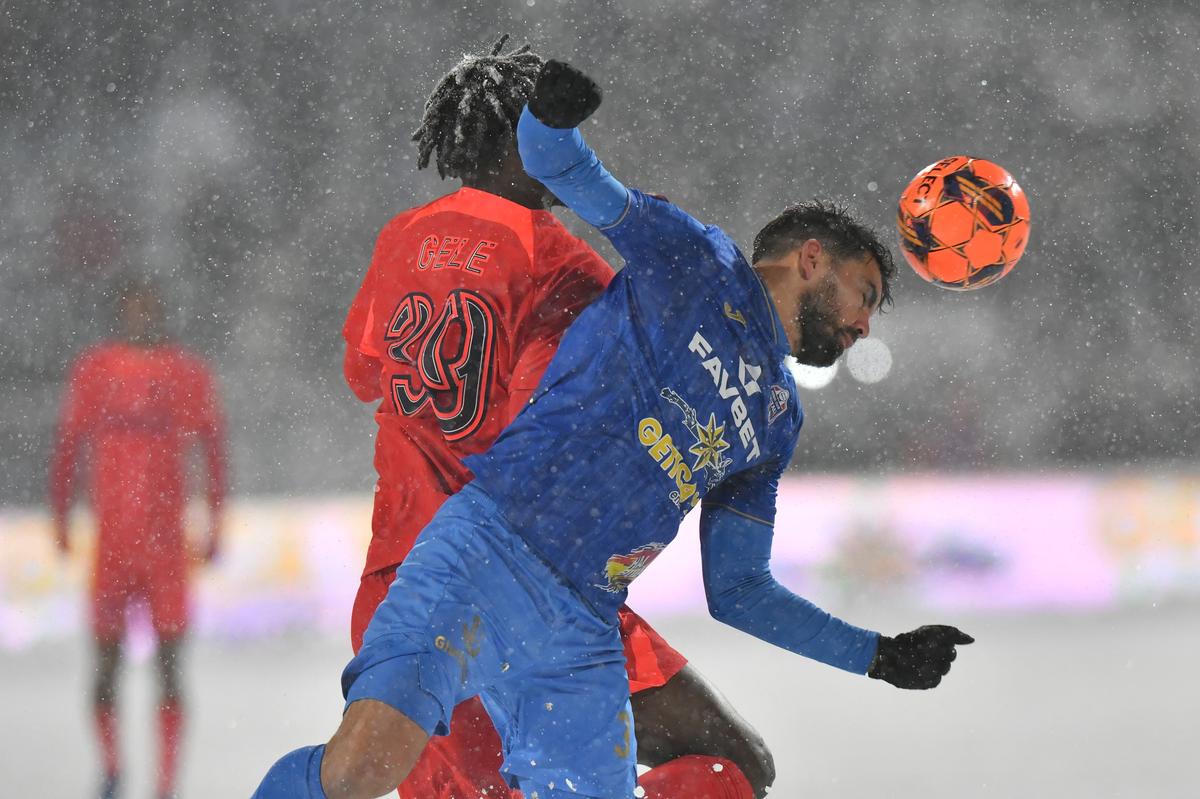 Gloria Buzău - FCSB, disputat pe ninsoare, foto: Cristi Preda / GSP // 16.02.2025
