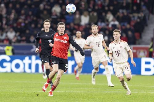 Florian Wirtz împotriva lui Bayern, în ultima întâlnire directă (0-0) / Foto: Imago