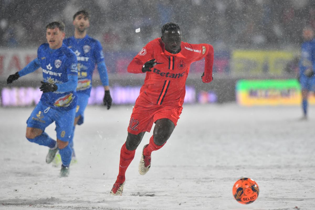 Gloria Buzău - FCSB, disputat pe ninsoare, foto: Cristi Preda / GSP // 16.02.2025