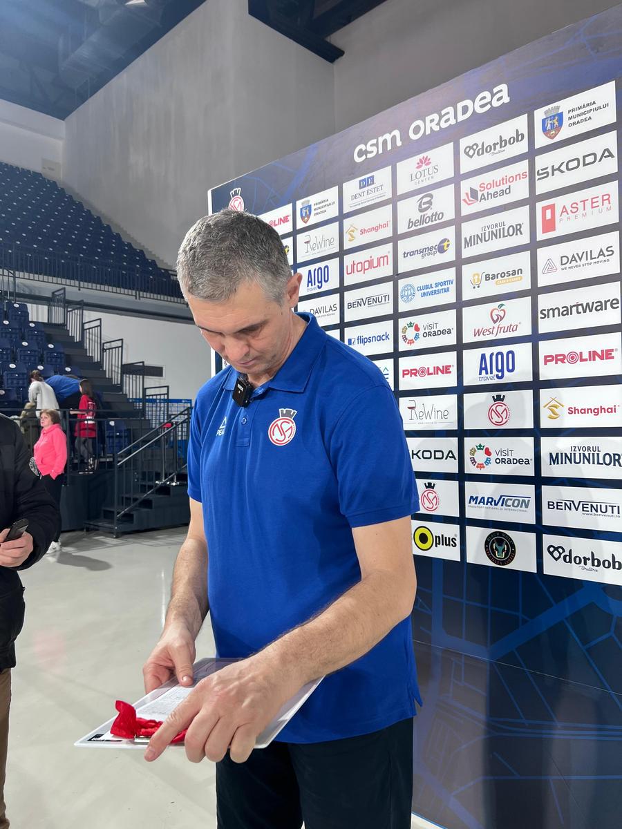 Cristian Achim, antrenorul lui CSM Oradea CSM Oradea – CSO Voluntari, finala Cupei României » Vor rupe bihorenii „blestemul” sau ilfovenii vor obține al treilea trofeu în această competiție?