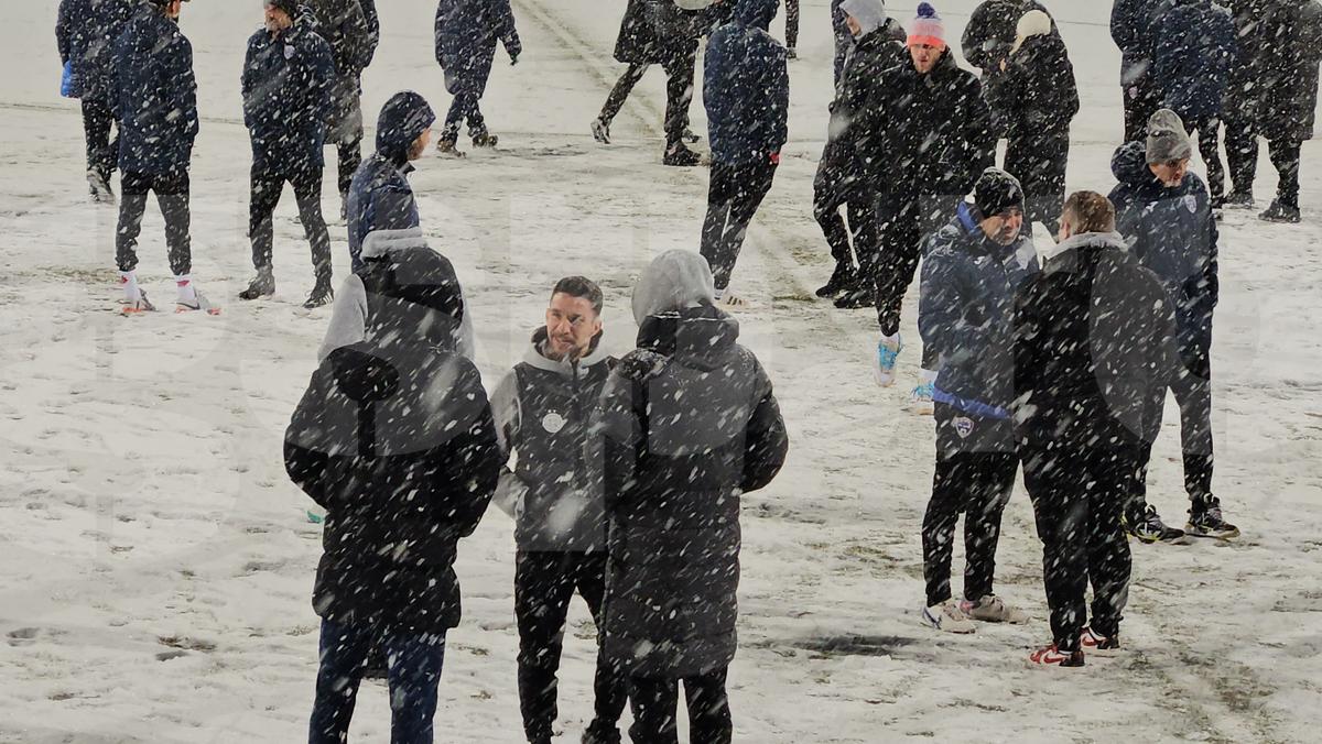 Eugen Neagoe dă vina pe autorități pentru situația de la Buzău - FCSB: „Nu mă ascultă nimeni! Sunt doi muncitori, săracii...”