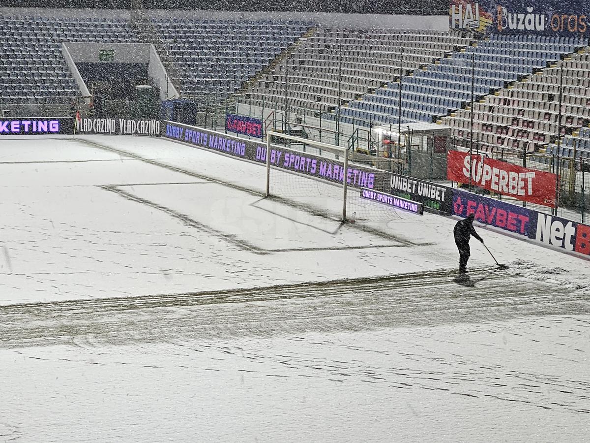 Imagini cu zăpada de la Buzău, înaintea meciului Gloria - FCSB