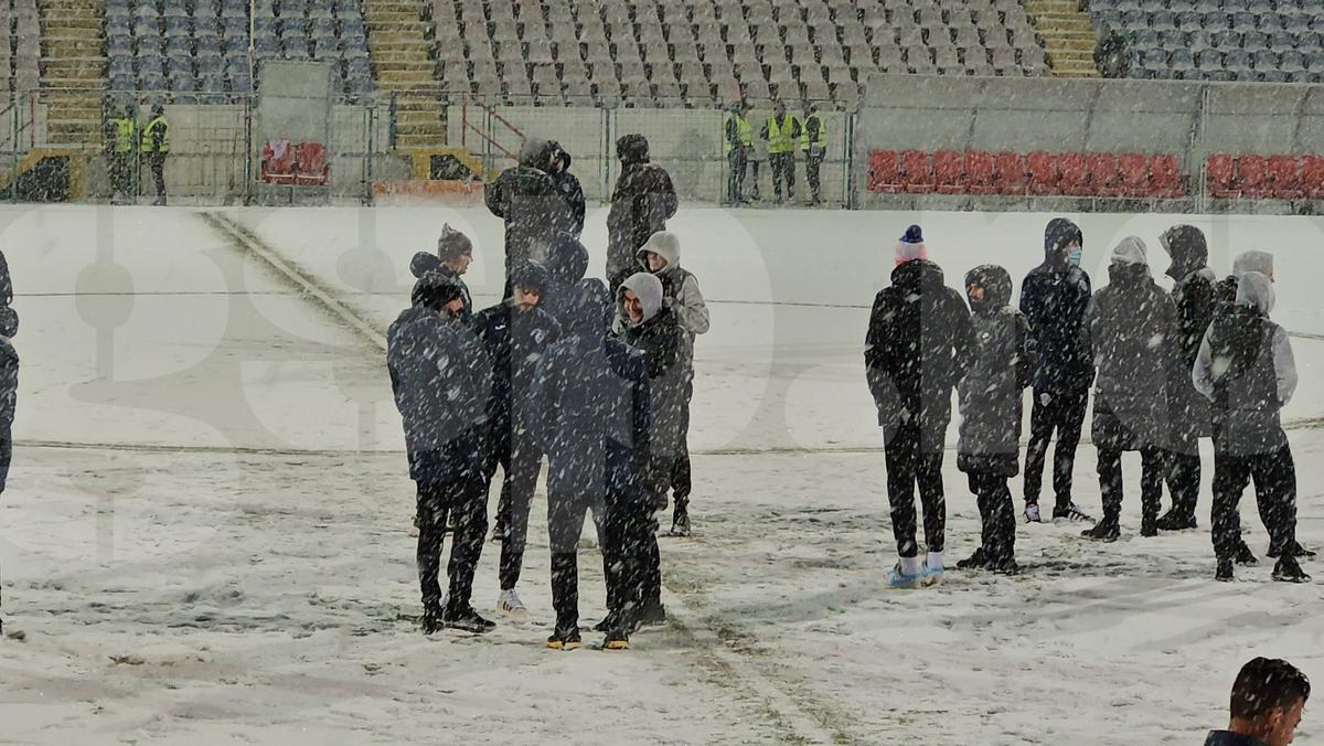 Imagini cu zăpada de la Buzău, înaintea meciului Gloria - FCSB