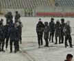 Inspecția gazonului cu zăpadă, înainte de Gloria - FCSB / FOTO: Eduard Apostol (GSP.ro)