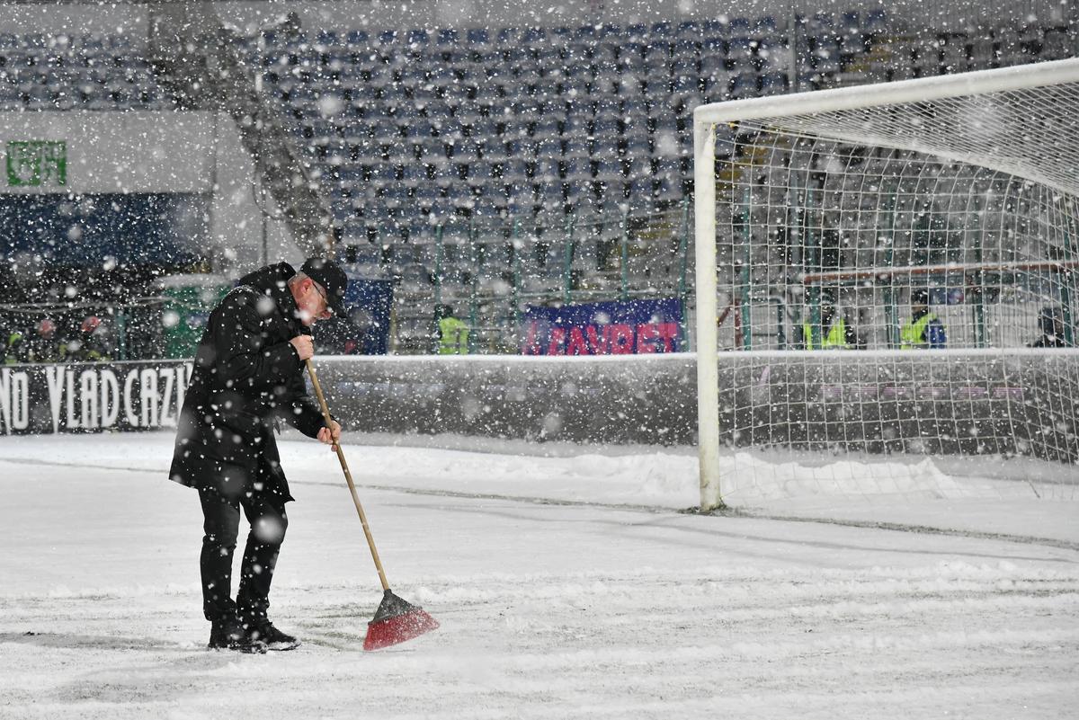 Imagini cu zăpada de la Buzău, înaintea meciului Gloria - FCSB
